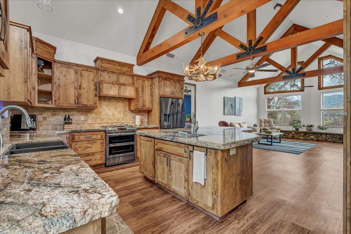31161 Meadowlark Ln, Springville, CA 93265