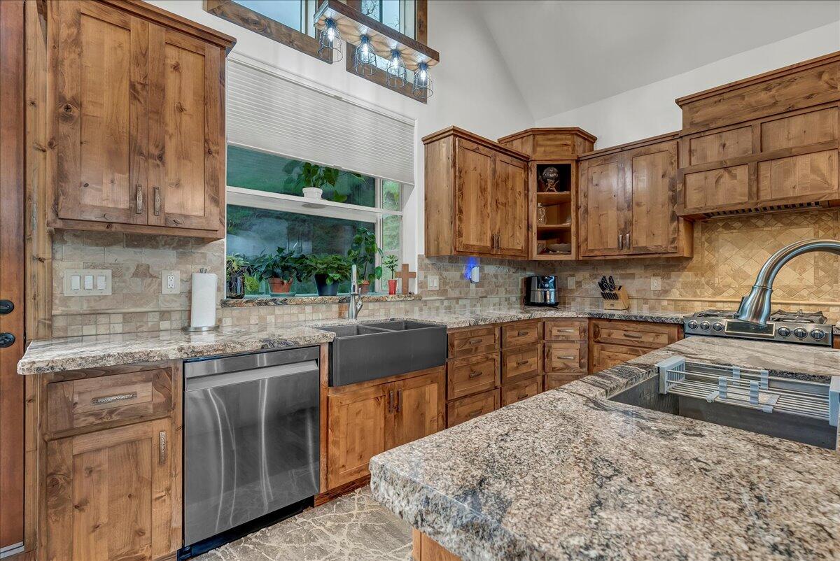 31161 Meadowlark Ln, Springville, CA 93265