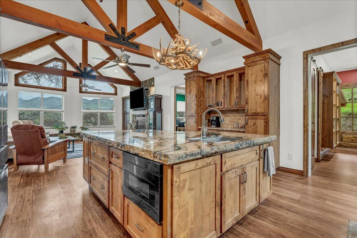 31161 Meadowlark Ln, Springville, CA 93265