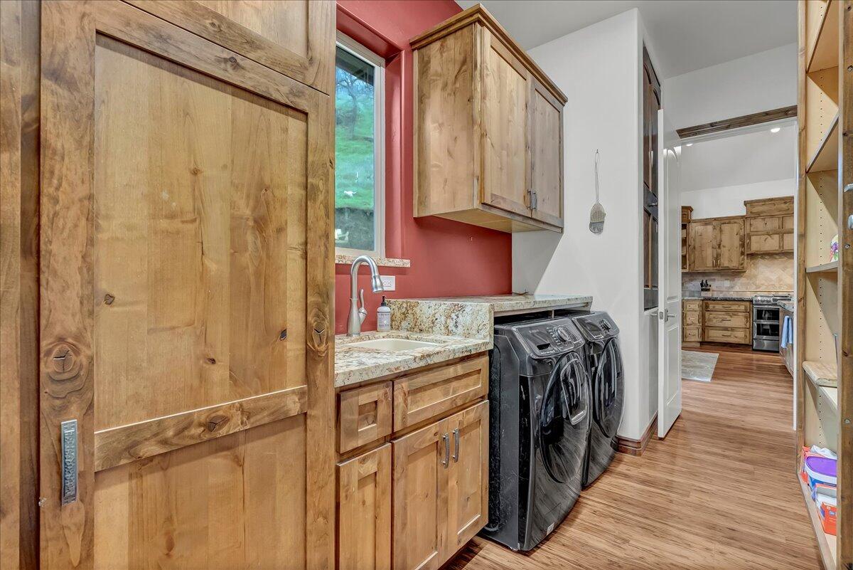 31161 Meadowlark Ln, Springville, CA 93265