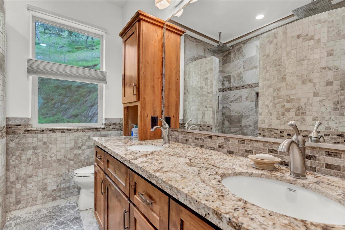 31161 Meadowlark Ln, Springville, CA 93265