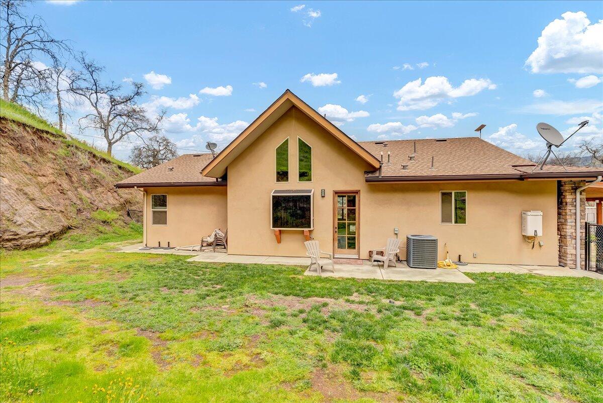 31161 Meadowlark Ln, Springville, CA 93265