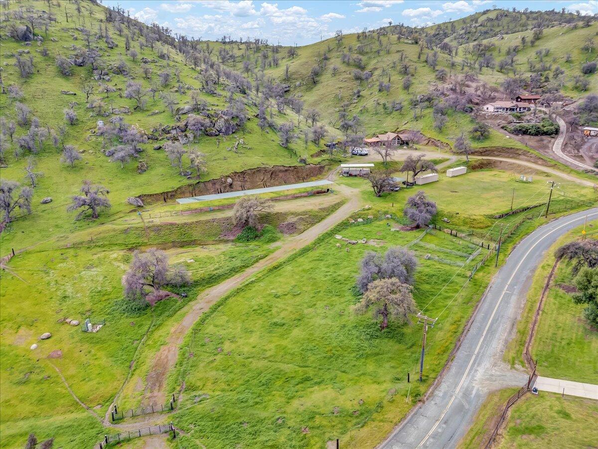 31161 Meadowlark Ln, Springville, CA 93265