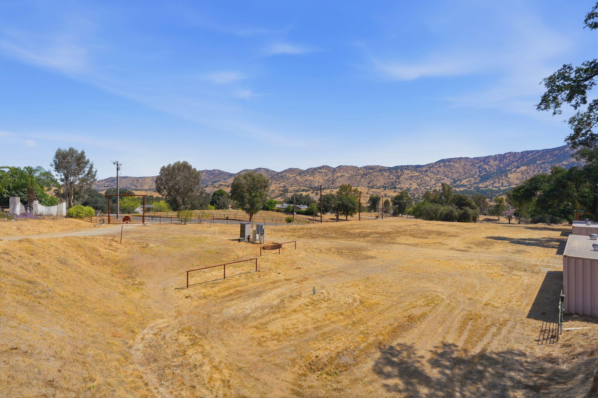 31161 Meadowlark Ln, Springville, CA 93265