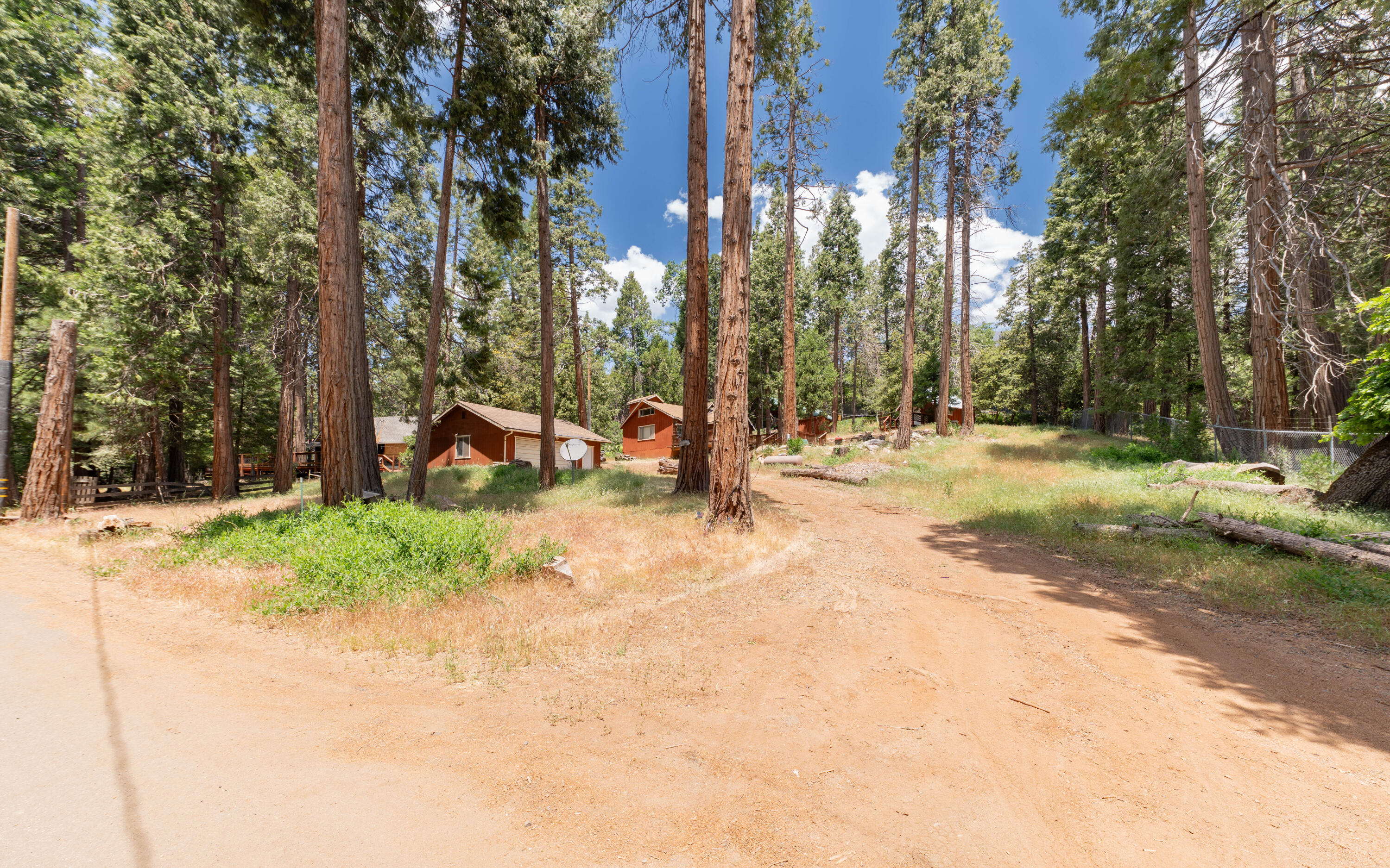 1998 Tienken Ave, Camp Nelson, CA 93265