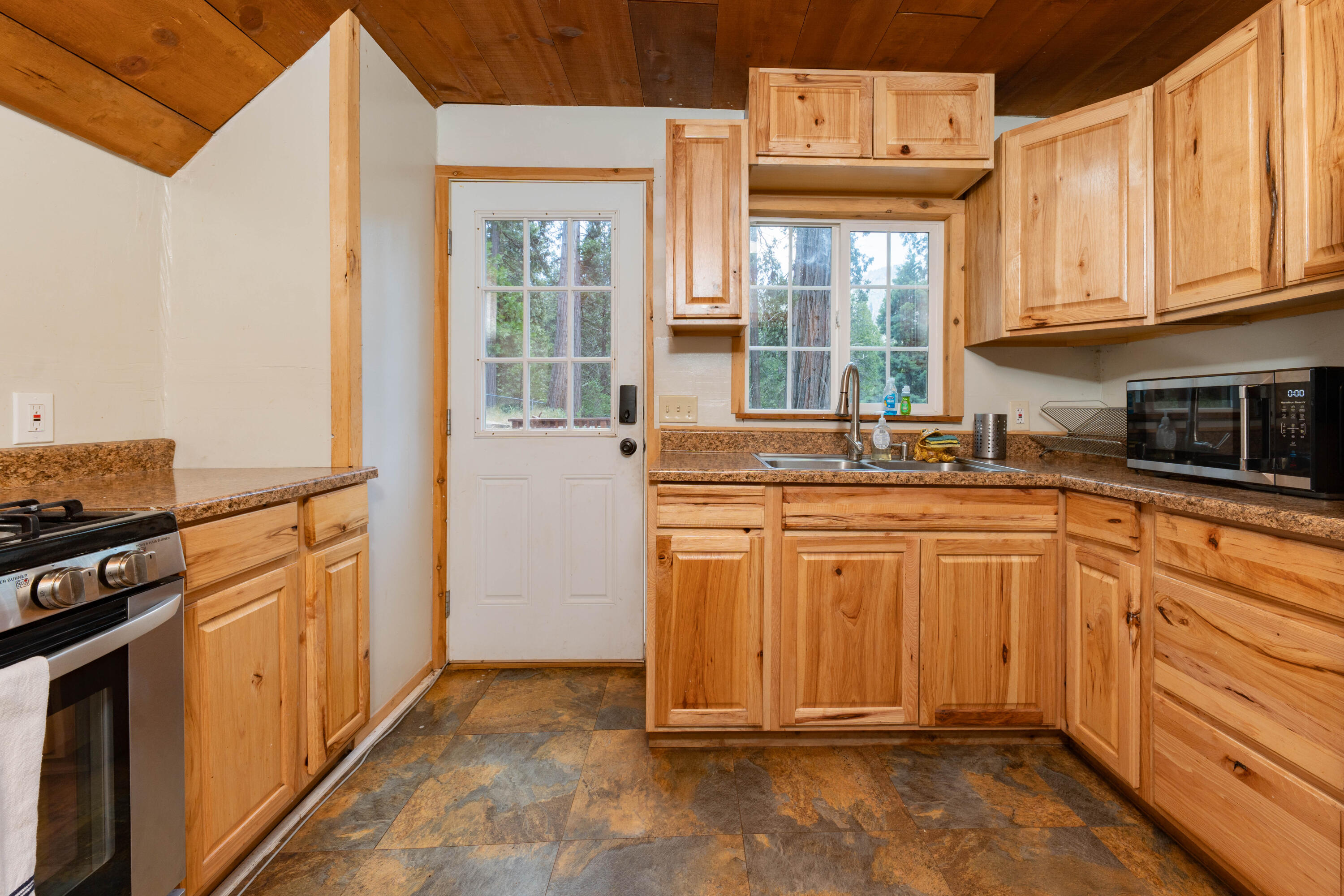 1998 Tienken Ave, Camp Nelson, CA 93265