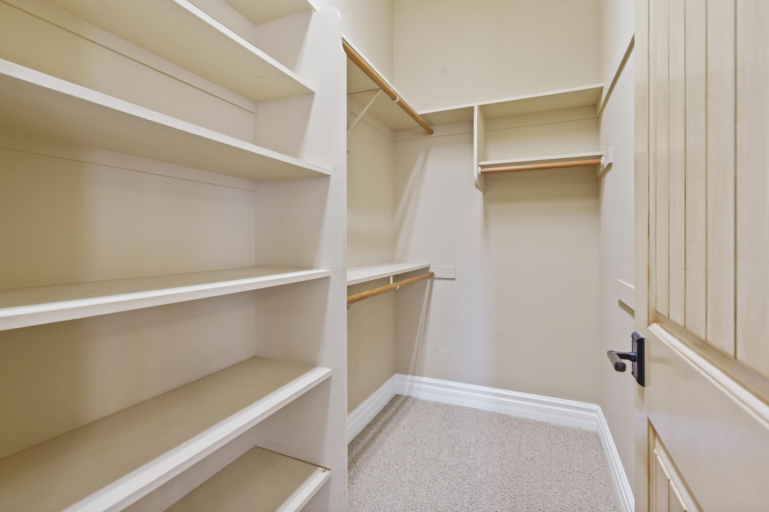 2615 N Linwood St, Visalia, CA 93291