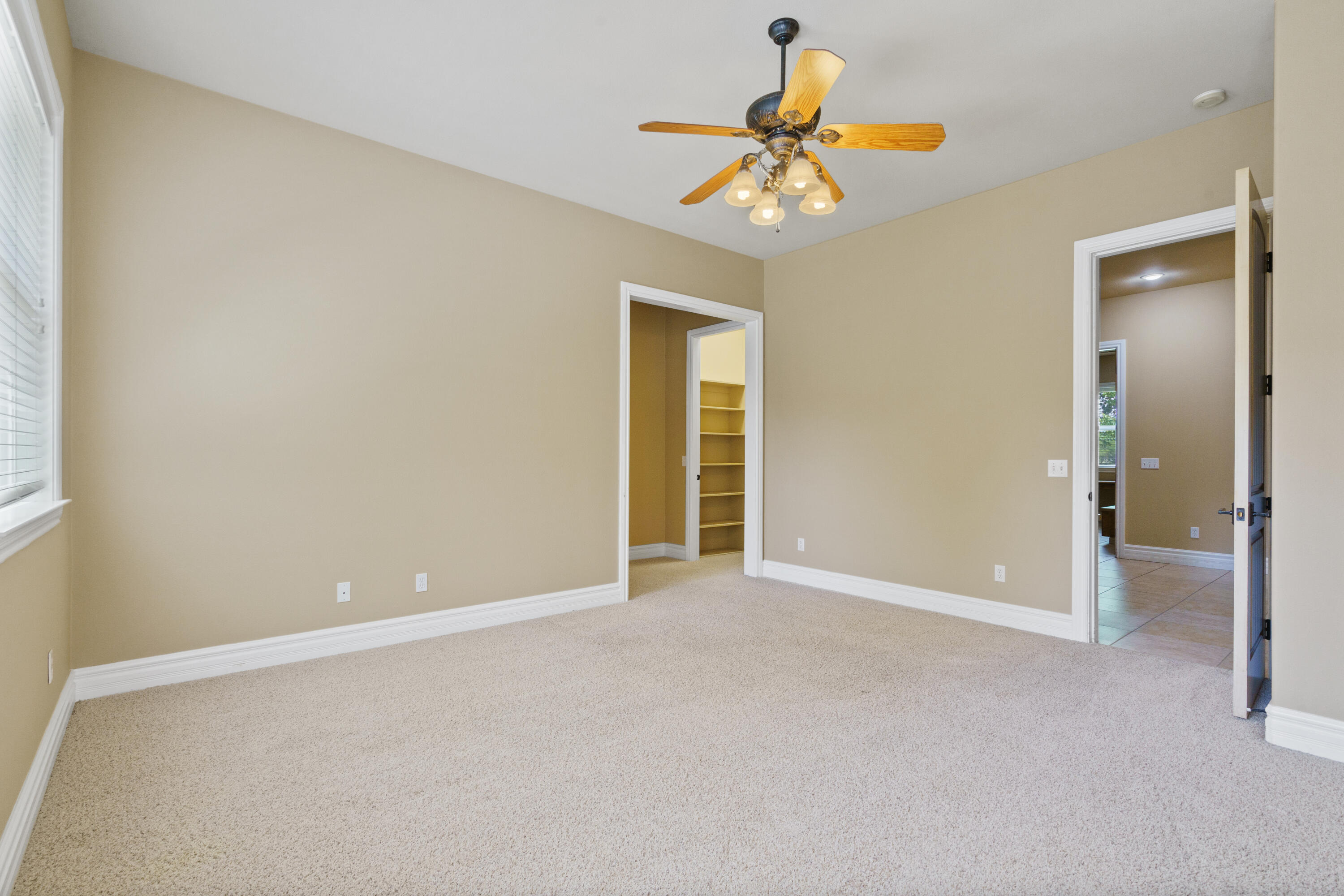 2615 N Linwood St, Visalia, CA 93291