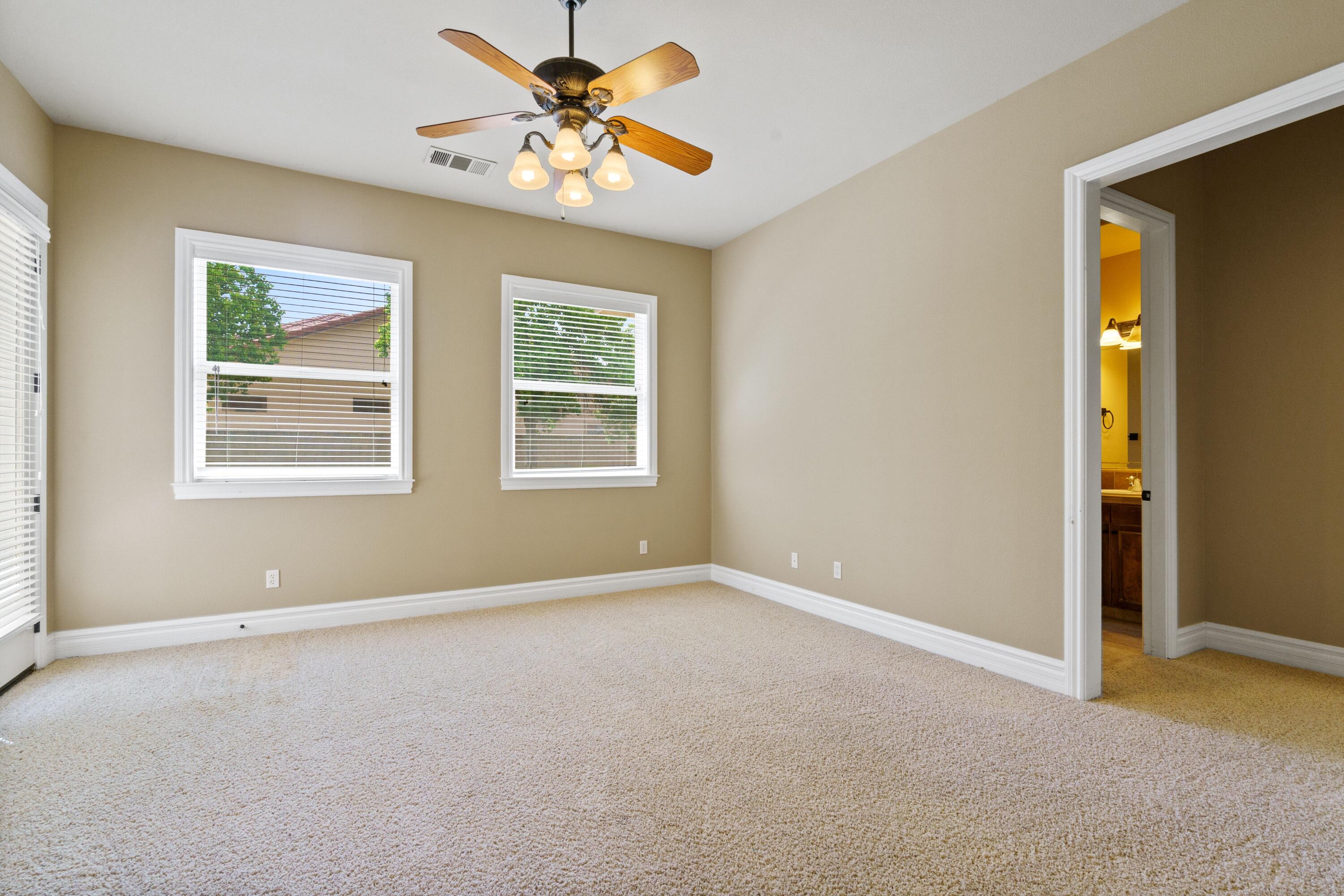 2615 N Linwood St, Visalia, CA 93291