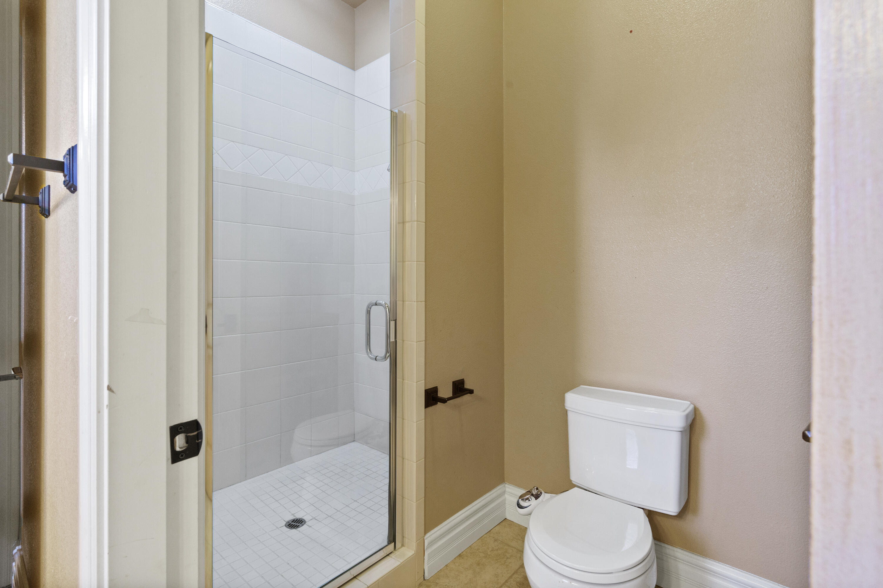 2615 N Linwood St, Visalia, CA 93291