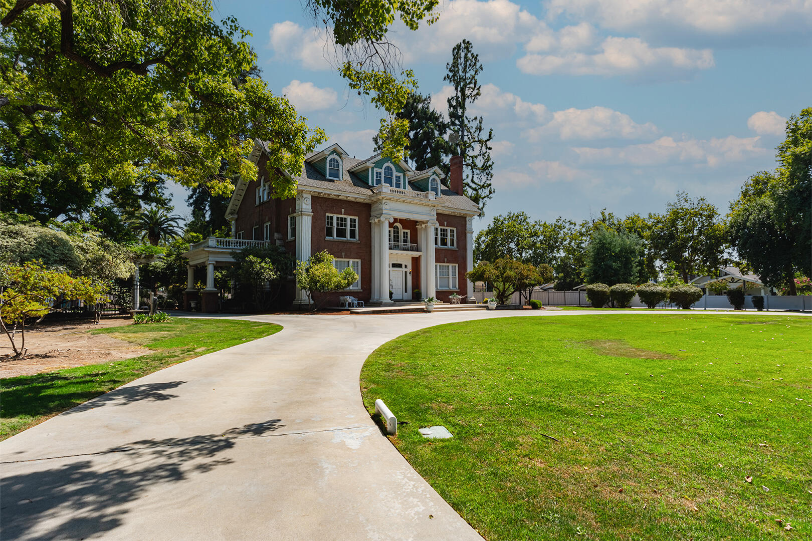 815 E Sycamore Ave, Tulare, CA 93274