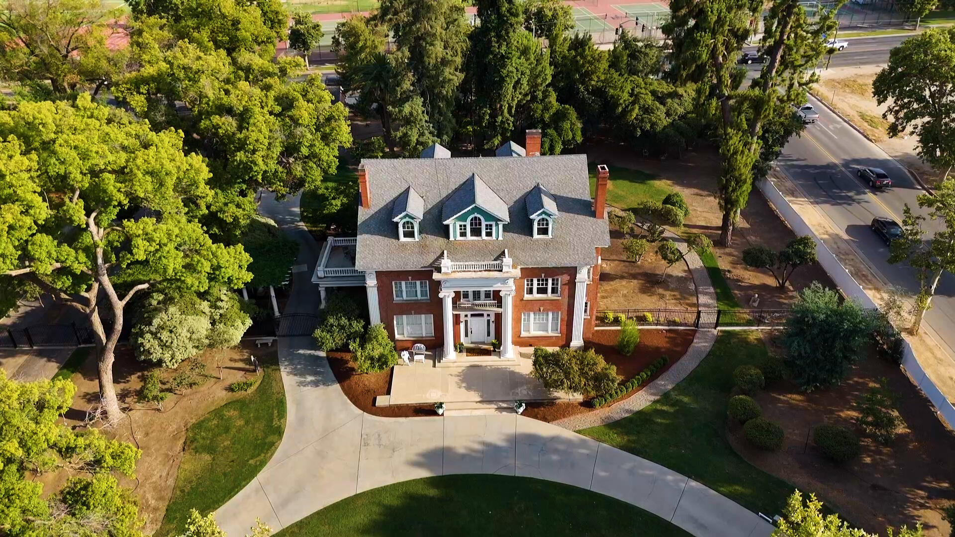 815 E Sycamore Ave, Tulare, CA 93274