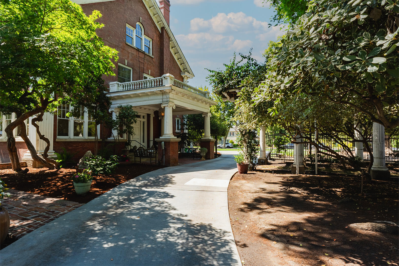 815 E Sycamore Ave, Tulare, CA 93274