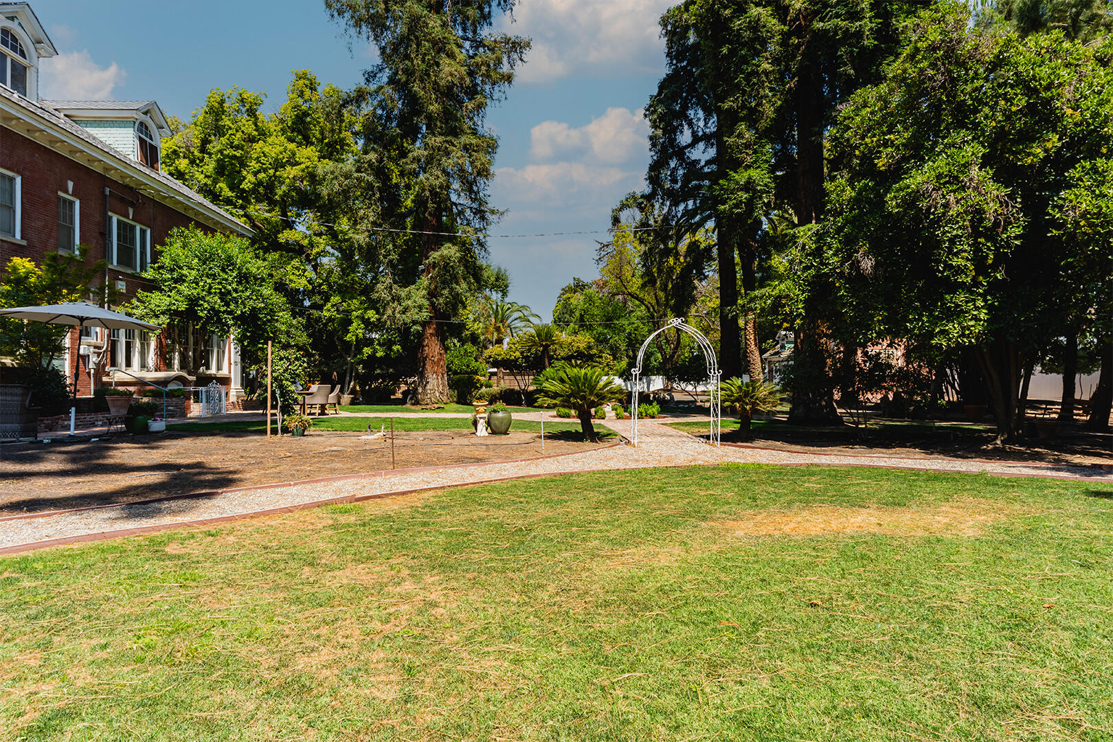 815 E Sycamore Ave, Tulare, CA 93274