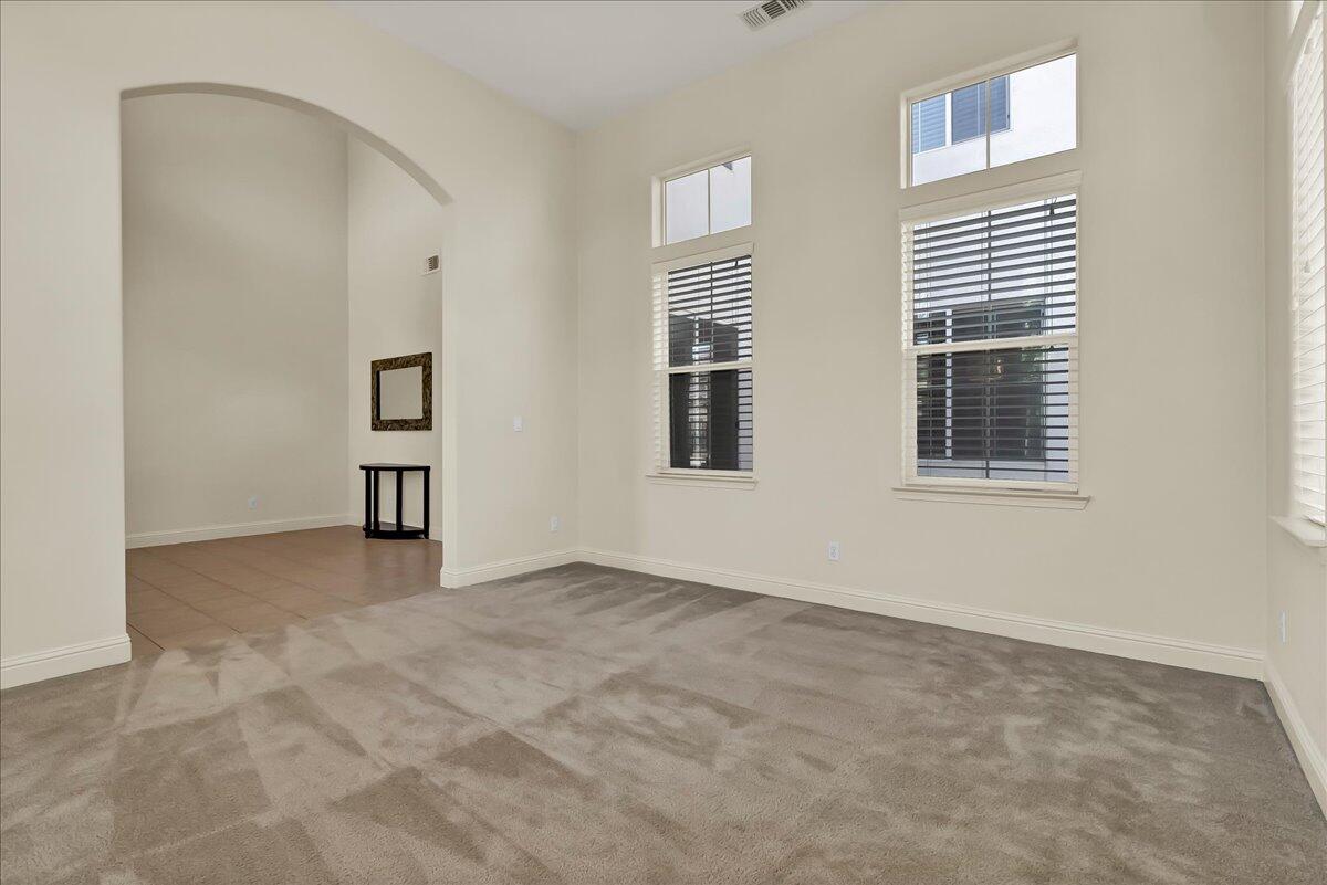 2591 Riviera Ct, Tulare, CA 93274