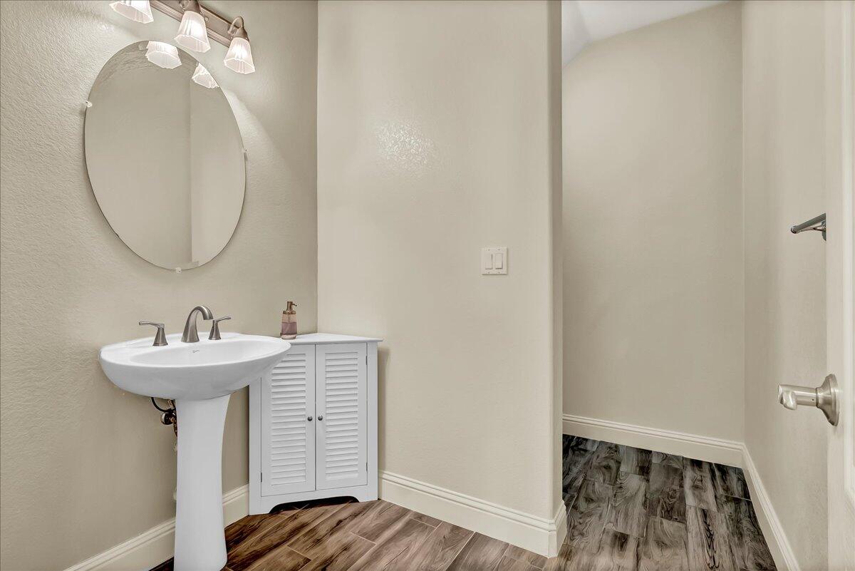 2591 Riviera Ct, Tulare, CA 93274