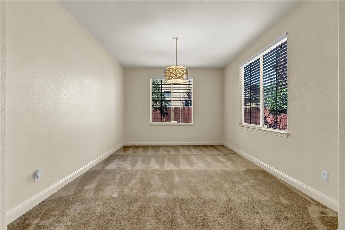 2591 Riviera Ct, Tulare, CA 93274