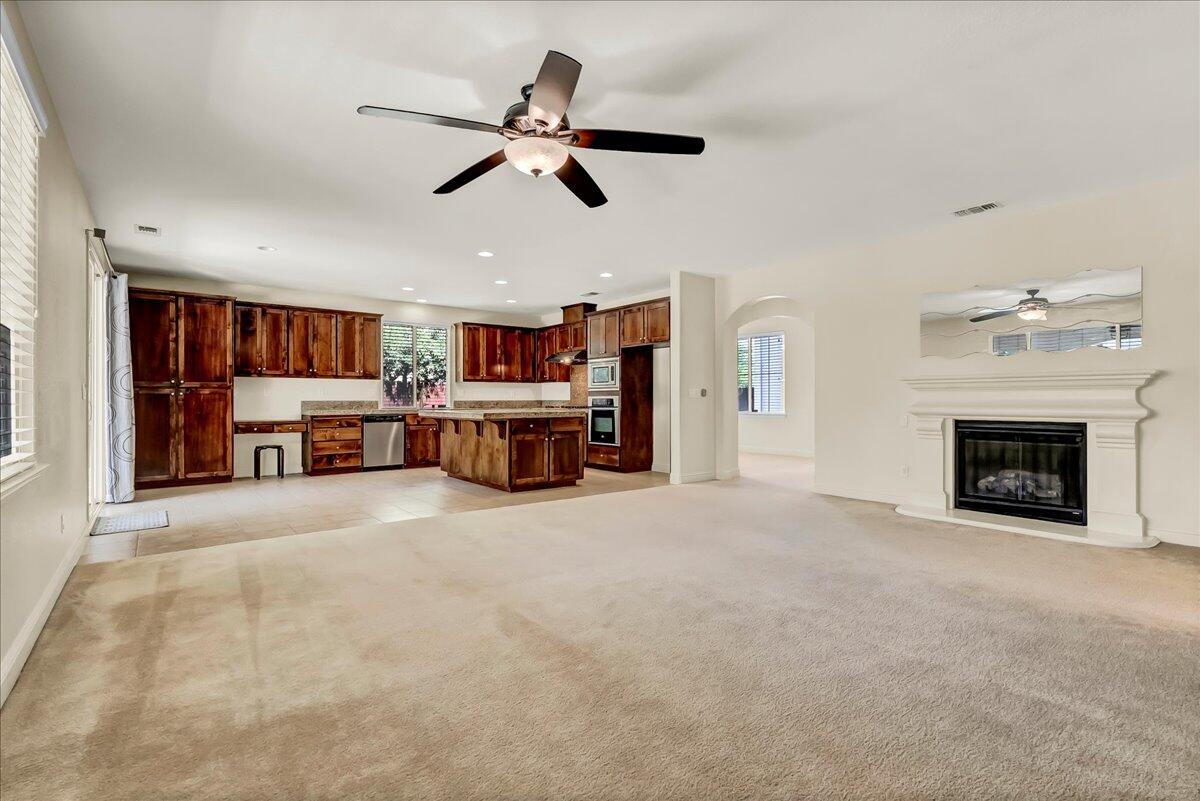 2591 Riviera Ct, Tulare, CA 93274