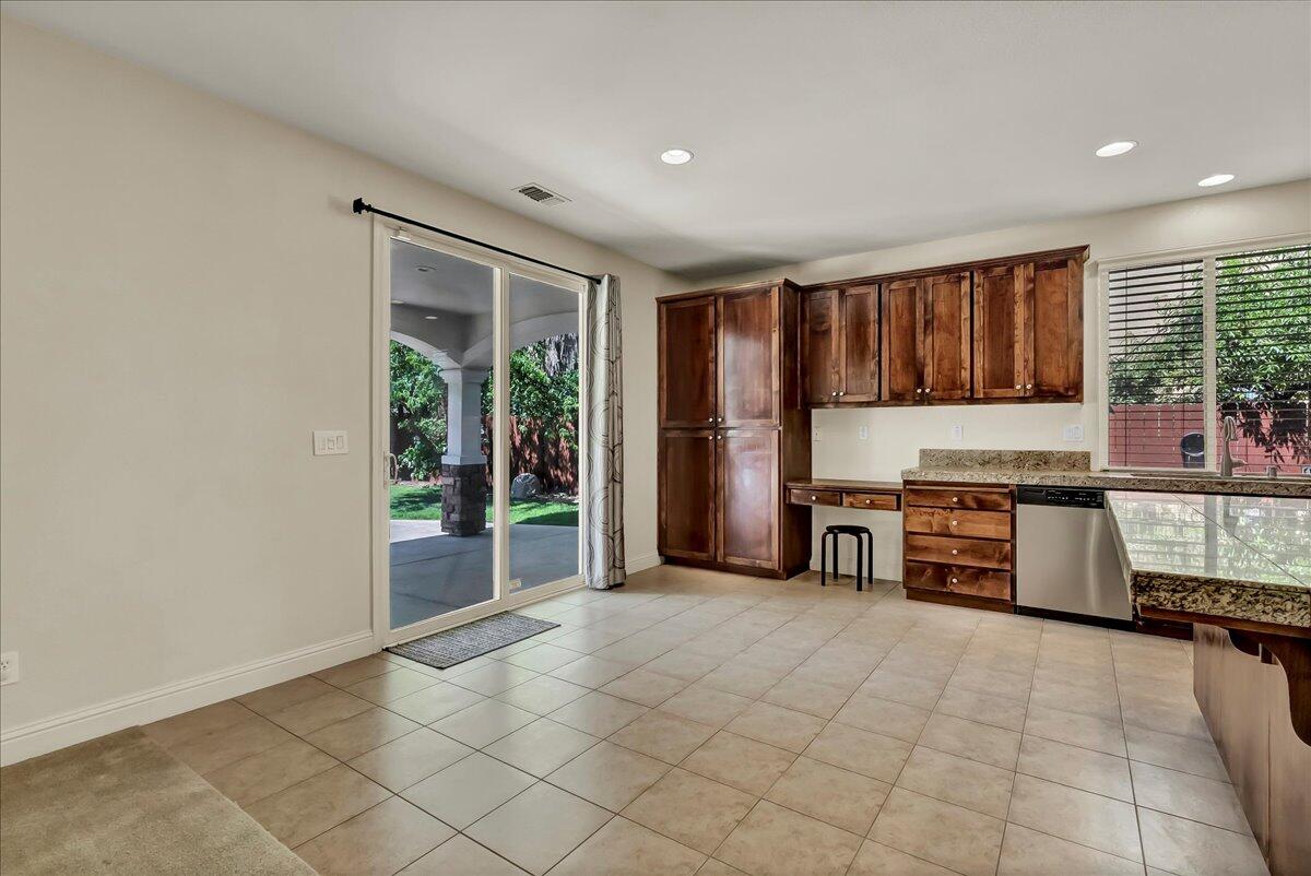 2591 Riviera Ct, Tulare, CA 93274