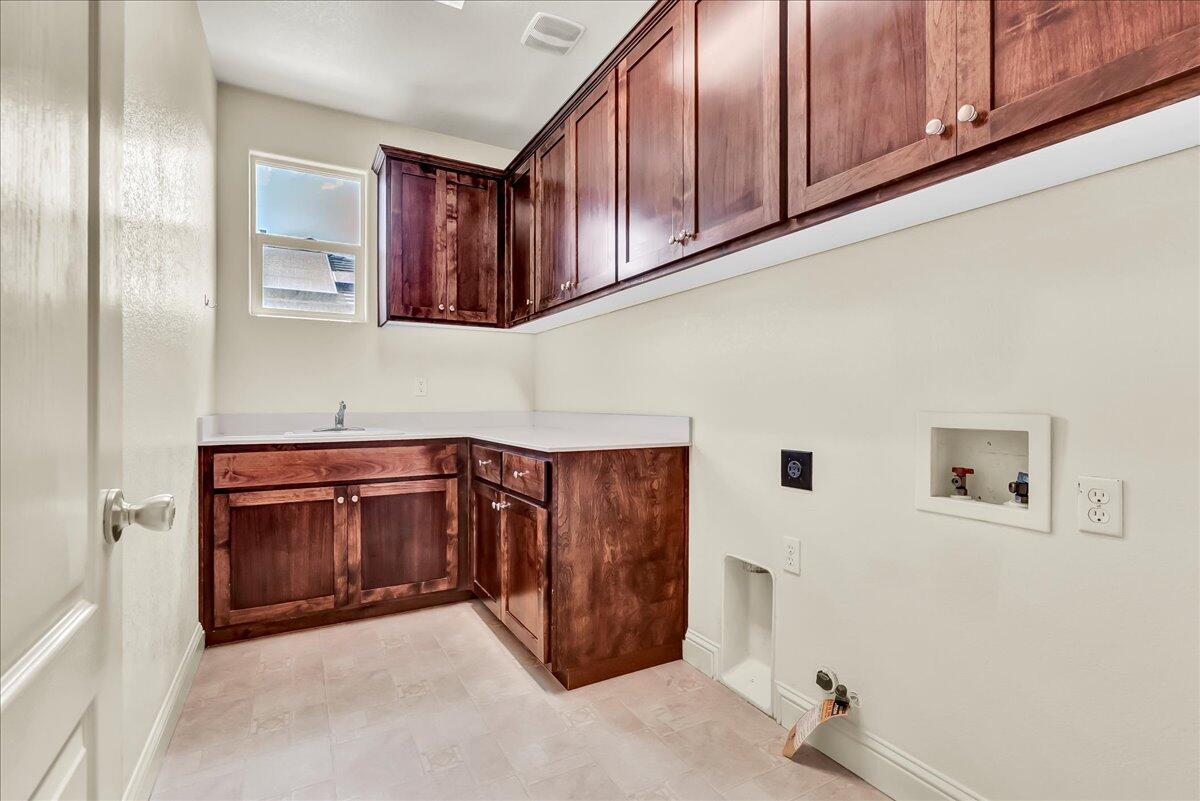 2591 Riviera Ct, Tulare, CA 93274