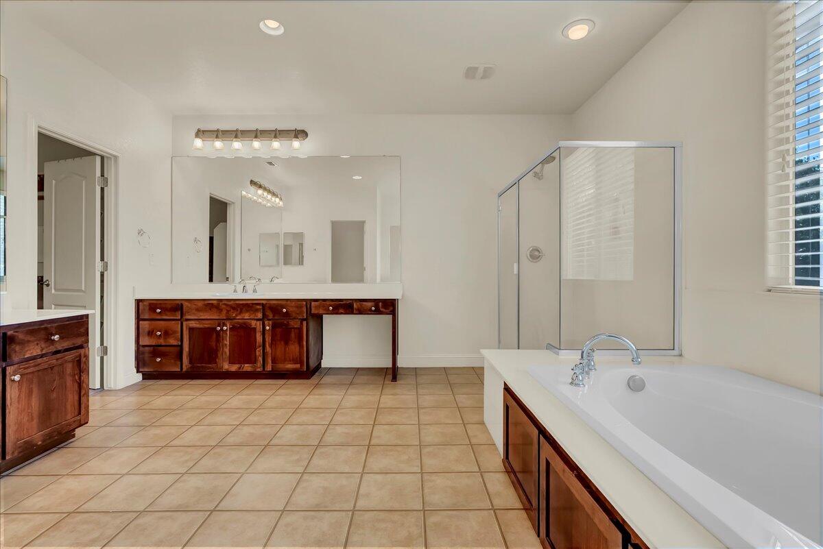 2591 Riviera Ct, Tulare, CA 93274