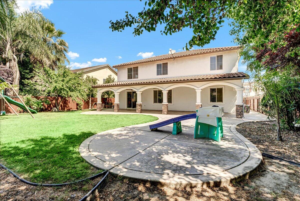 2591 Riviera Ct, Tulare, CA 93274