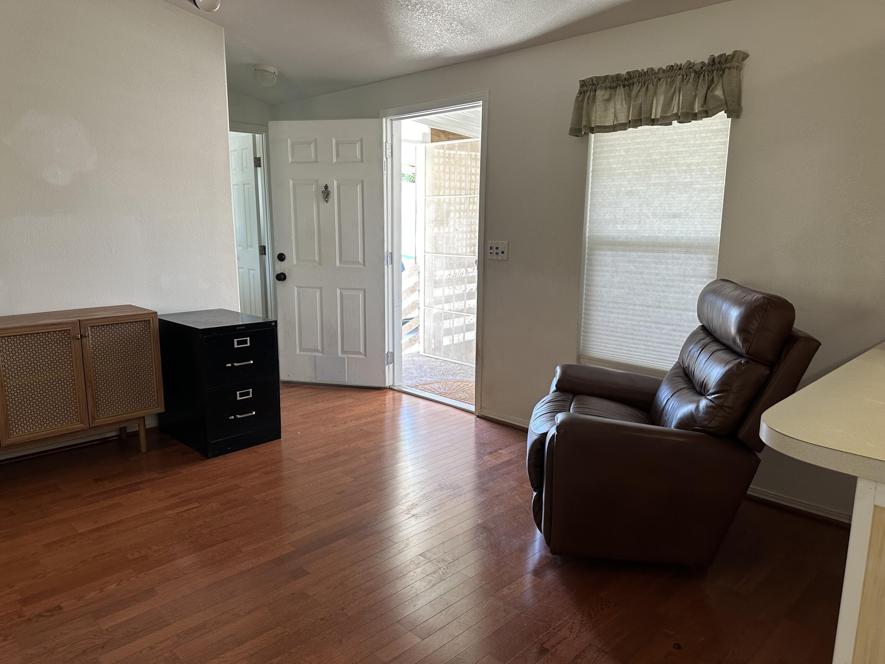 820 S Chinowth #98, Visalia, CA 93277