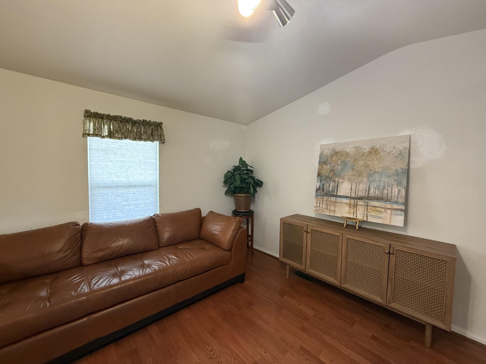 820 S Chinowth #98, Visalia, CA 93277
