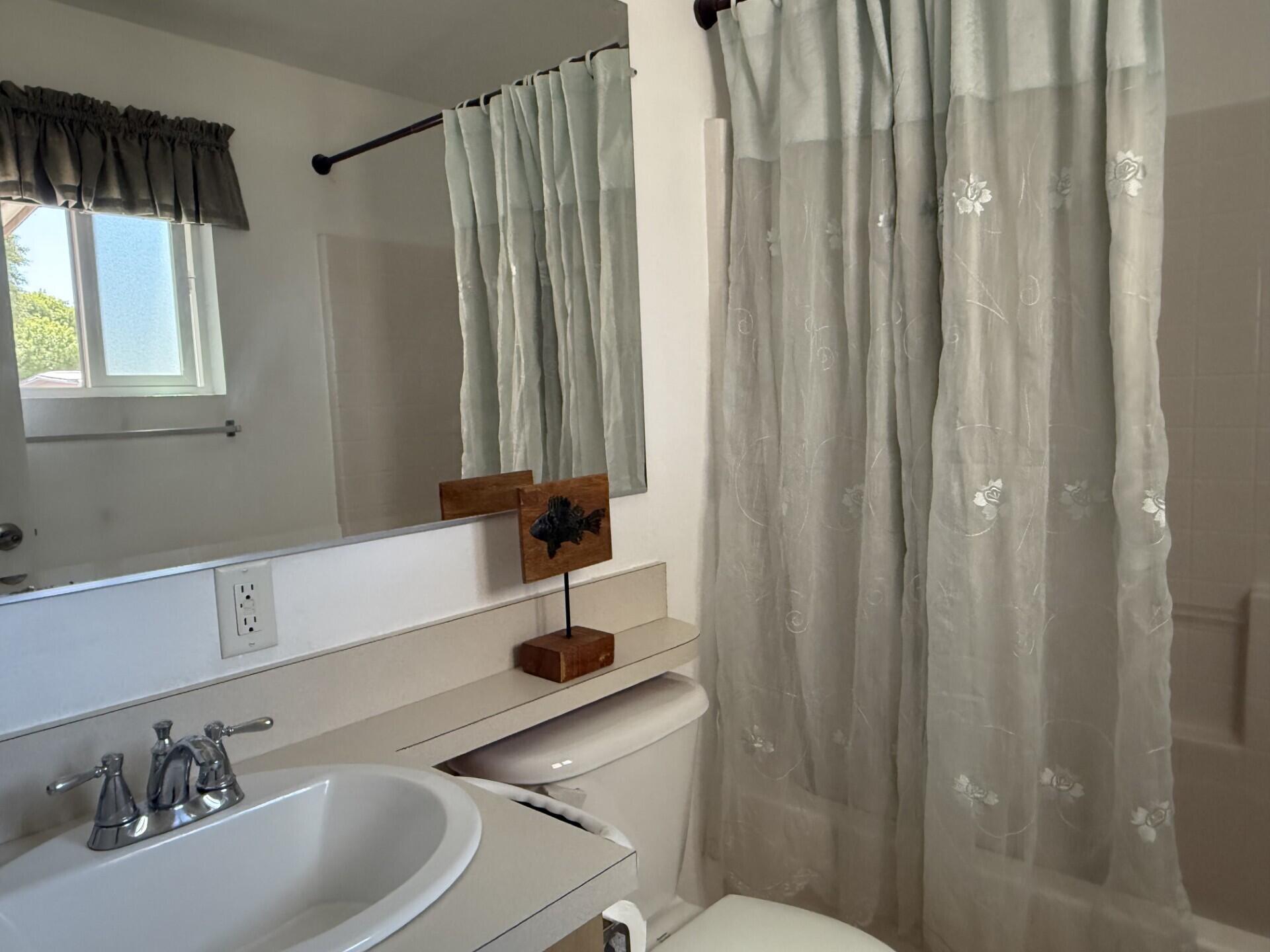 820 S Chinowth #98, Visalia, CA 93277