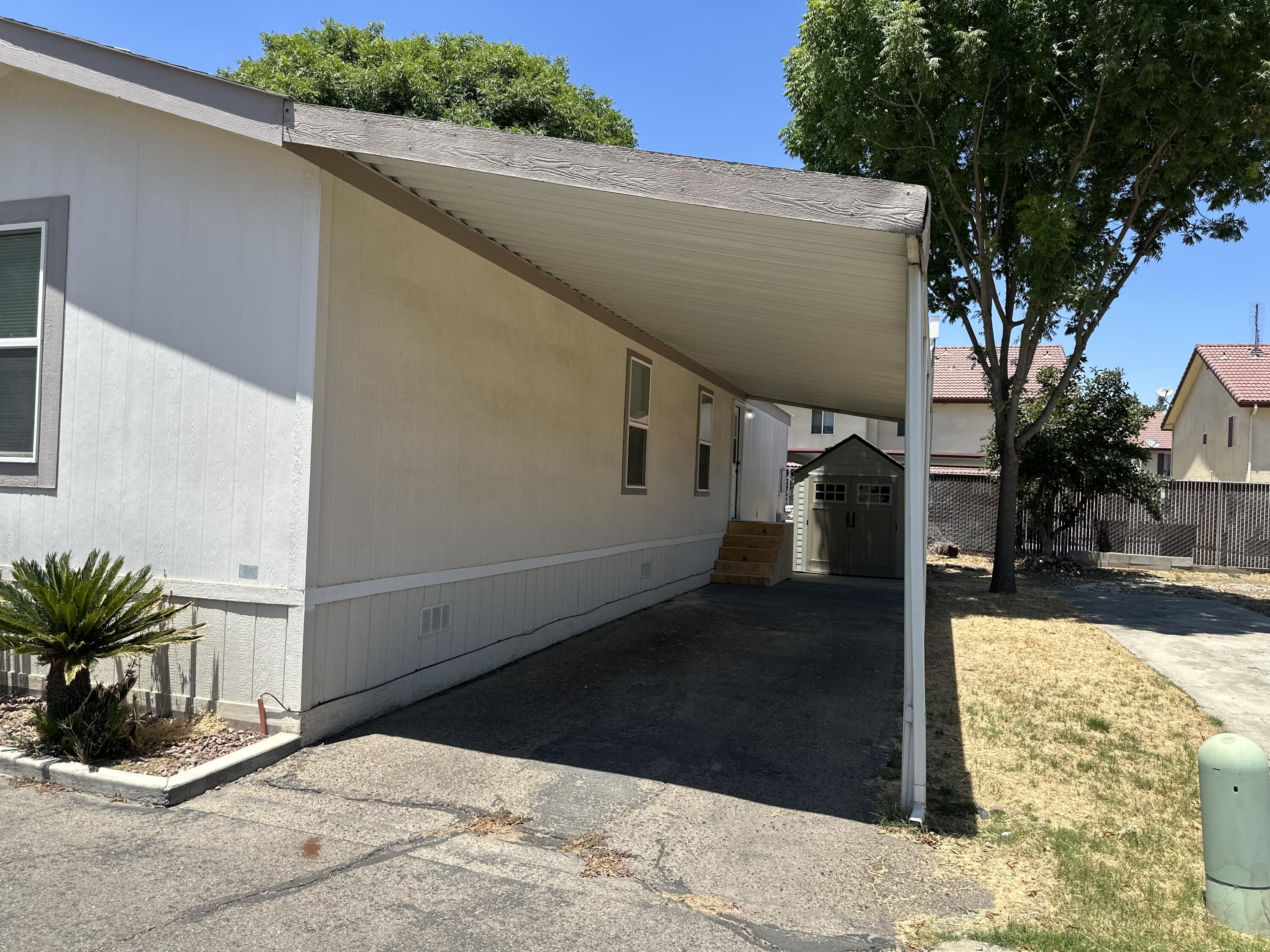 820 S Chinowth #98, Visalia, CA 93277