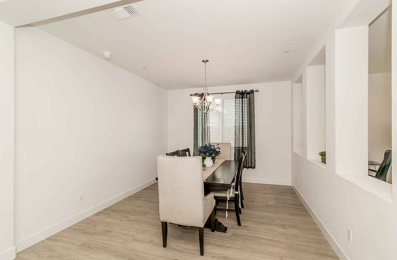 117 Emperor Way, Dinuba, CA 93618