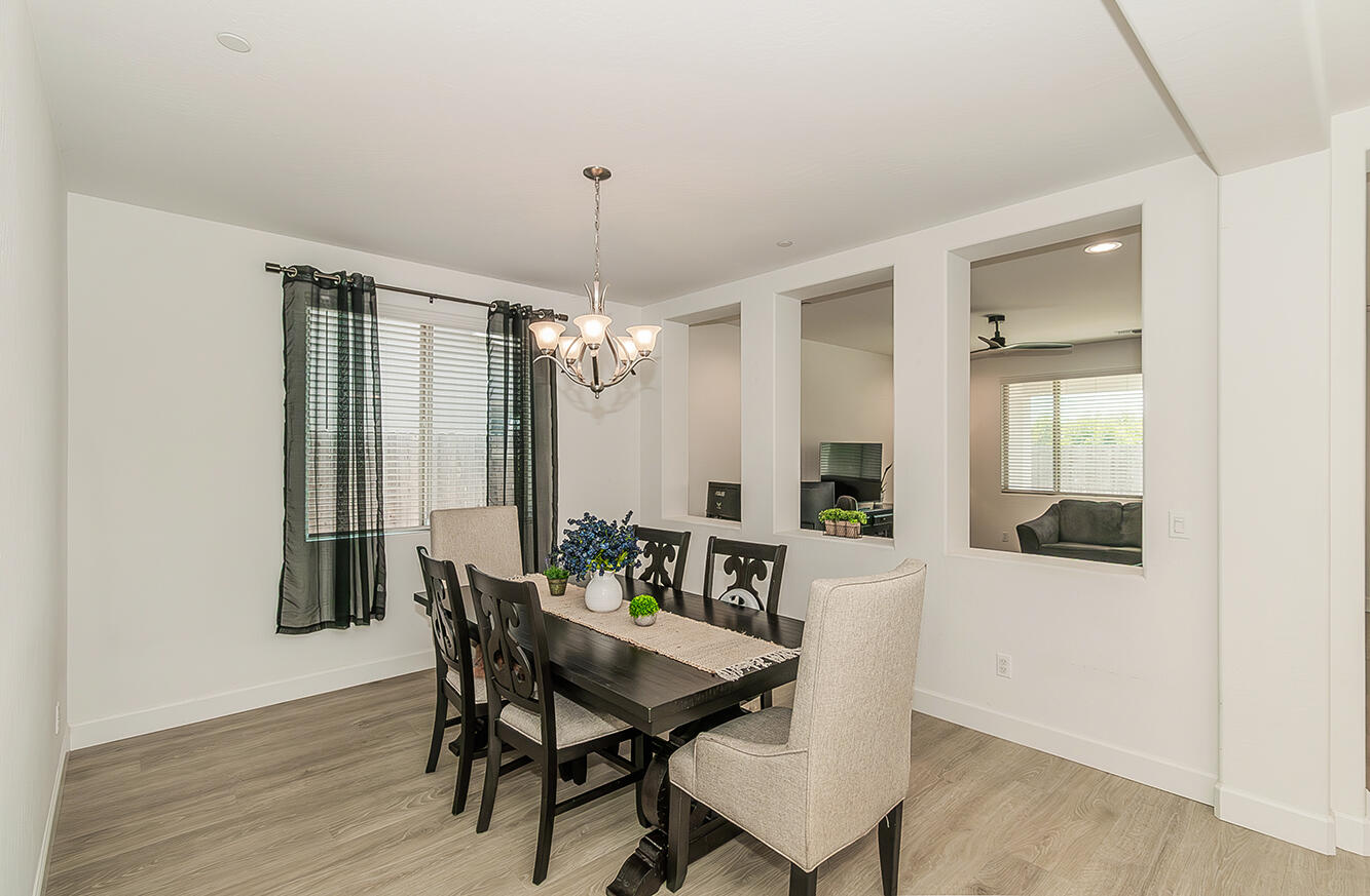 117 Emperor Way, Dinuba, CA 93618