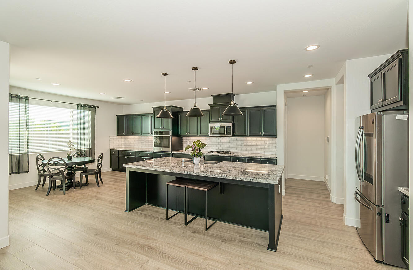 117 Emperor Way, Dinuba, CA 93618