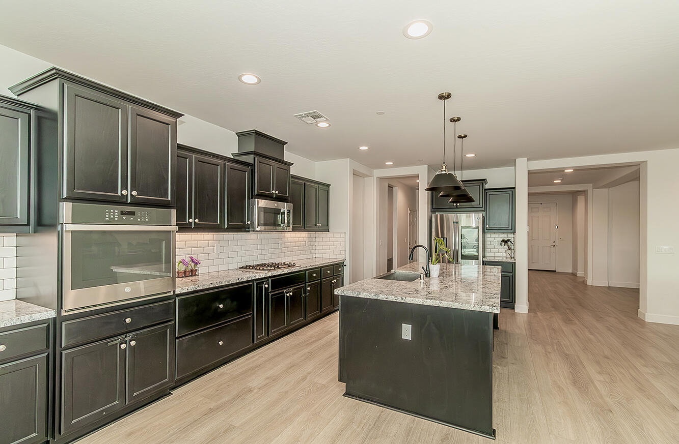 117 Emperor Way, Dinuba, CA 93618