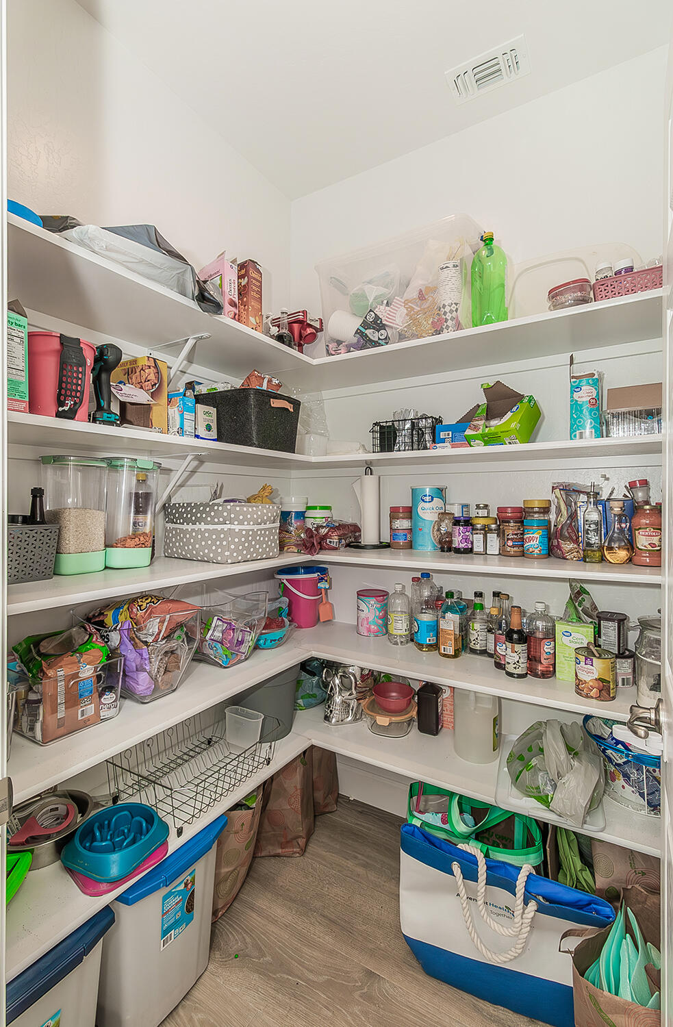 117 Emperor Way, Dinuba, CA 93618