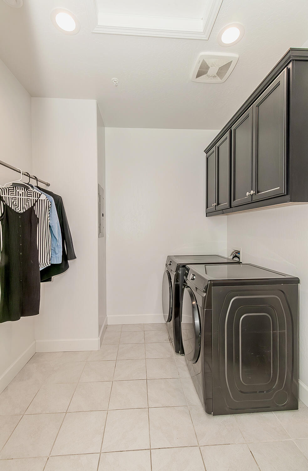 117 Emperor Way, Dinuba, CA 93618