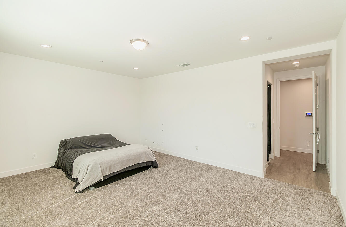 117 Emperor Way, Dinuba, CA 93618