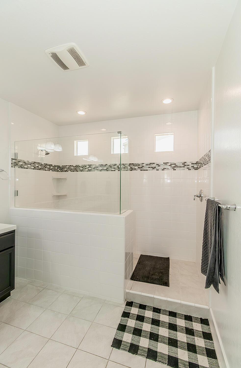 117 Emperor Way, Dinuba, CA 93618