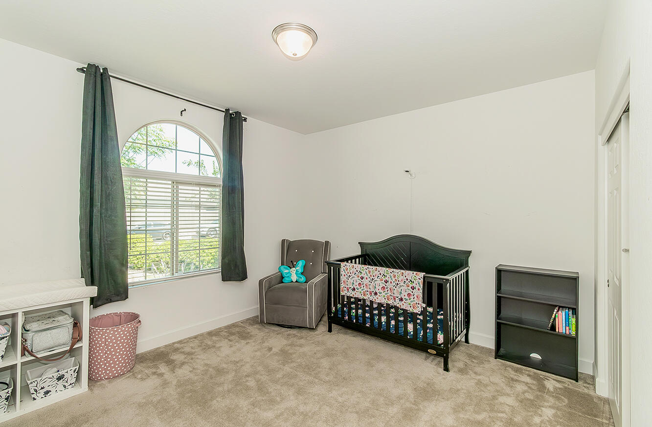 117 Emperor Way, Dinuba, CA 93618