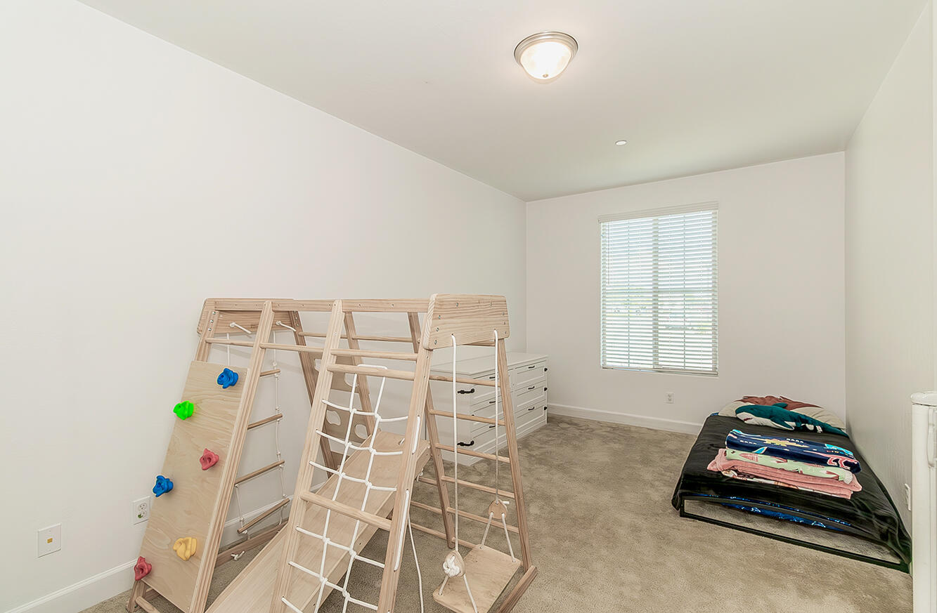 117 Emperor Way, Dinuba, CA 93618