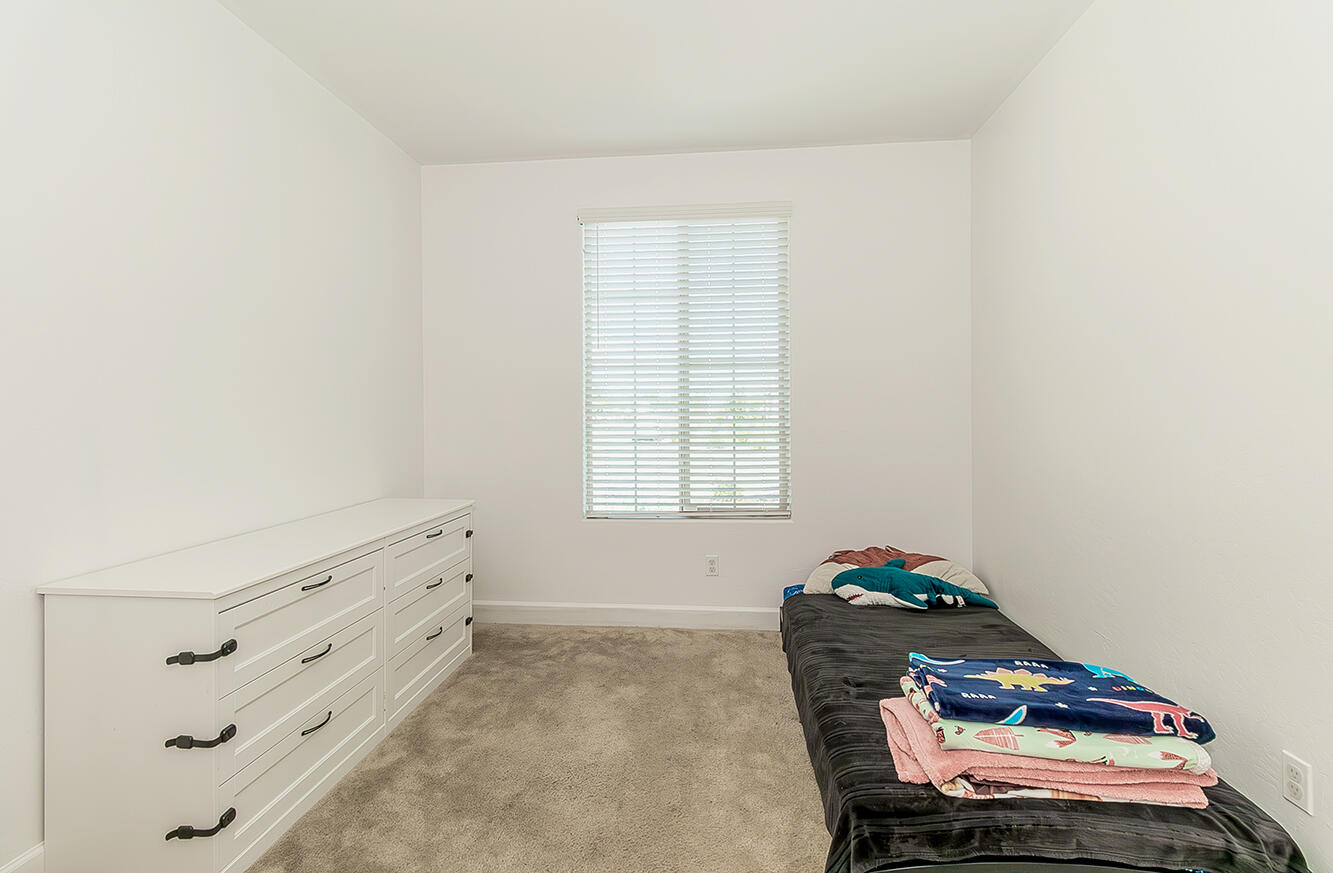 117 Emperor Way, Dinuba, CA 93618