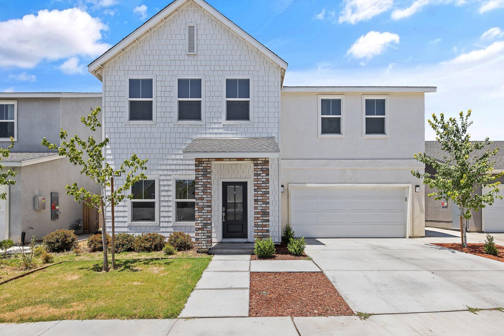 1754 N Aster Lake Rd, Hanford, CA 93230