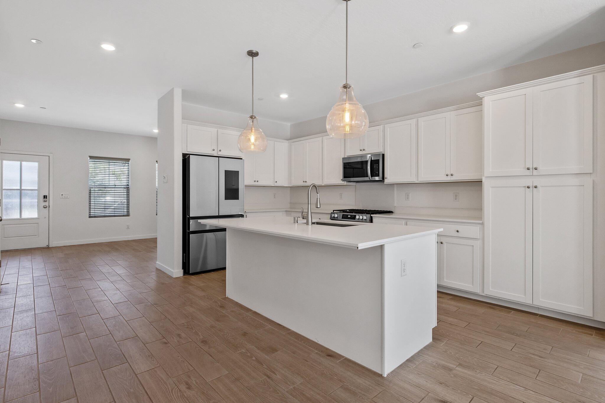 1754 N Aster Lake Rd, Hanford, CA 93230