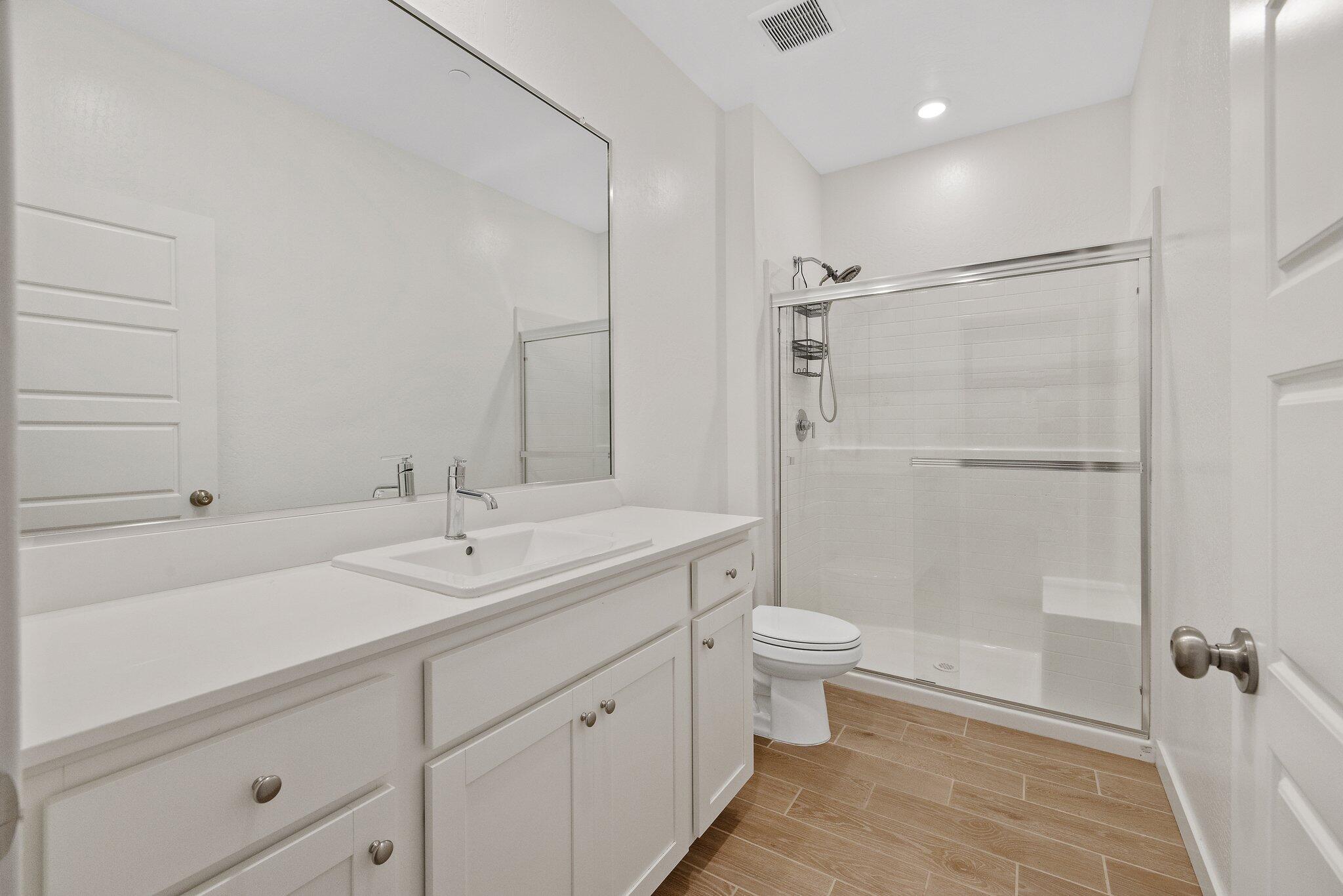 1754 N Aster Lake Rd, Hanford, CA 93230