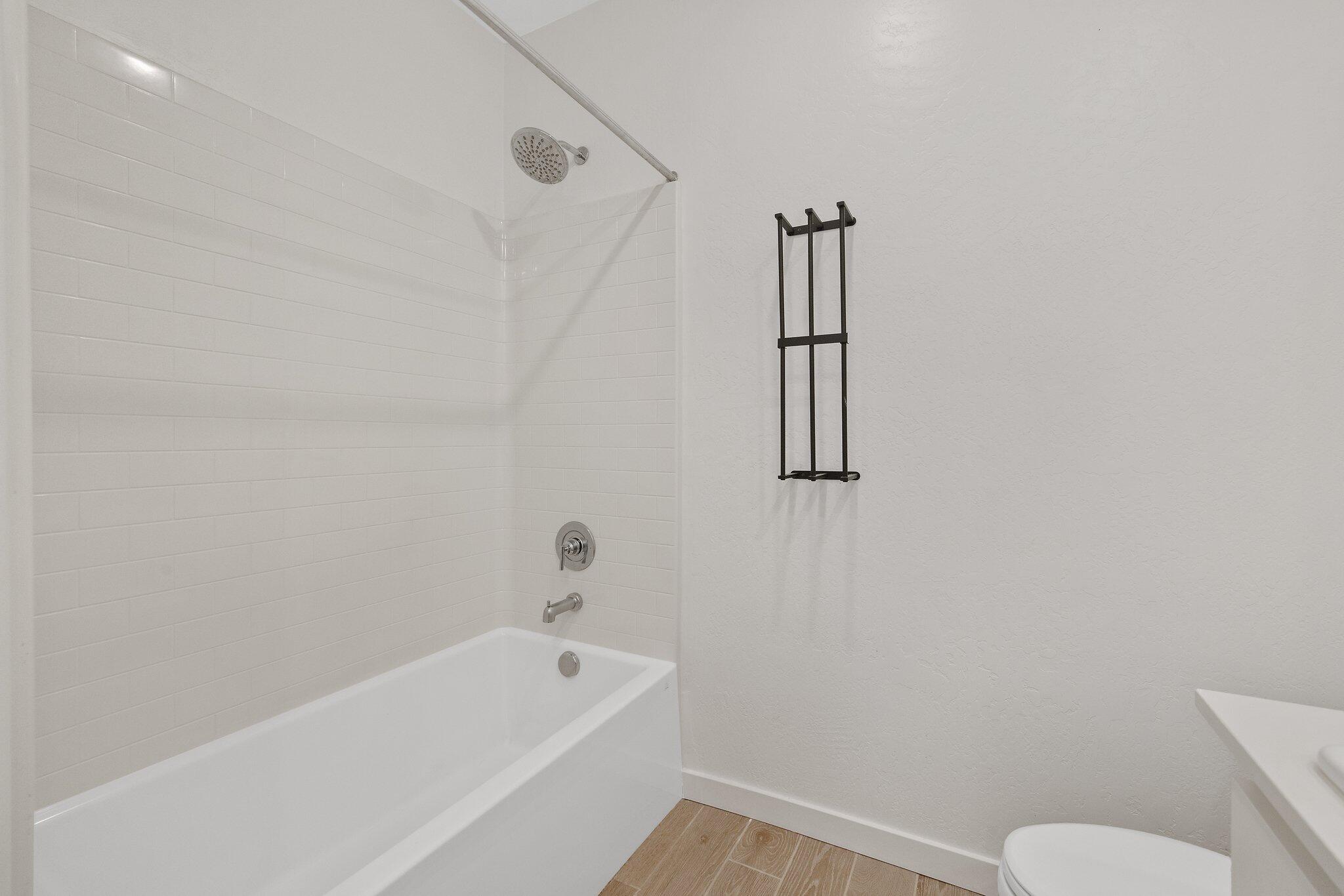 1754 N Aster Lake Rd, Hanford, CA 93230