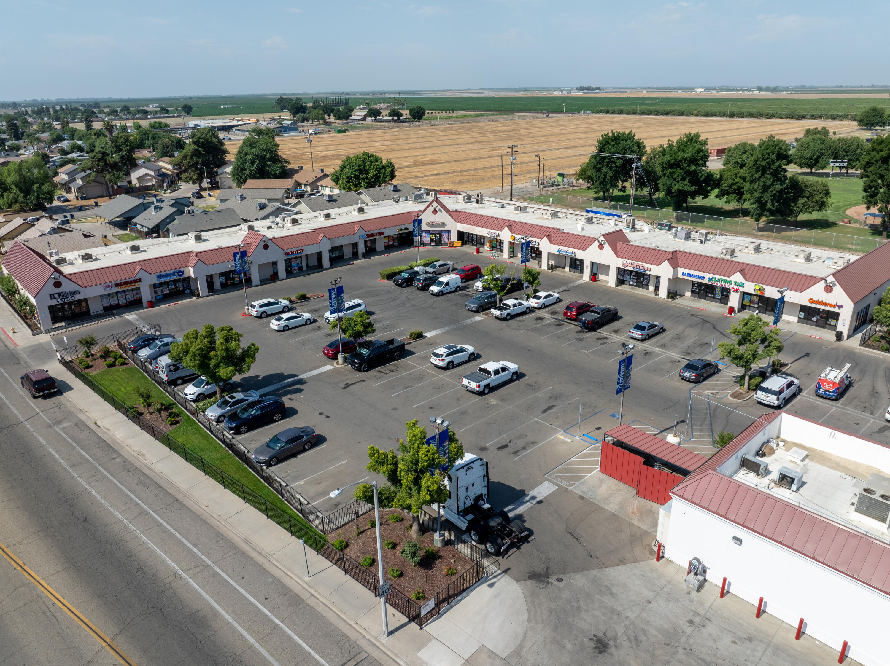 561 W Bardsley Ave, Tulare, CA 93274