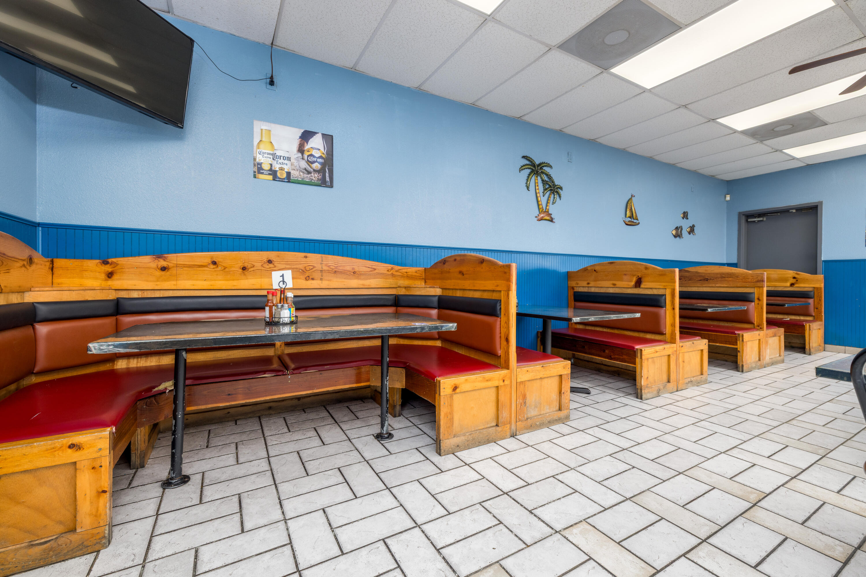 561 W Bardsley Ave, Tulare, CA 93274