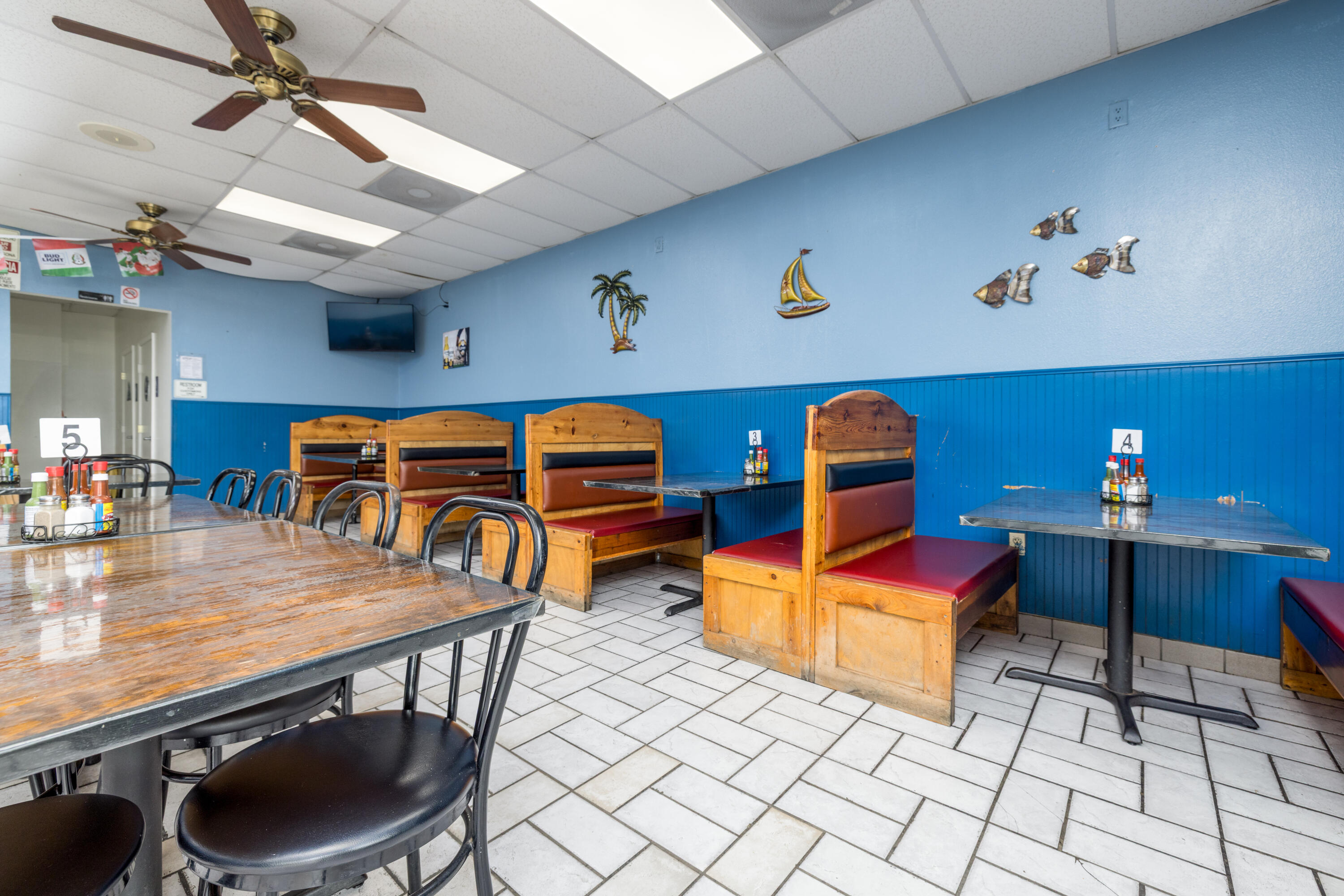 561 W Bardsley Ave, Tulare, CA 93274