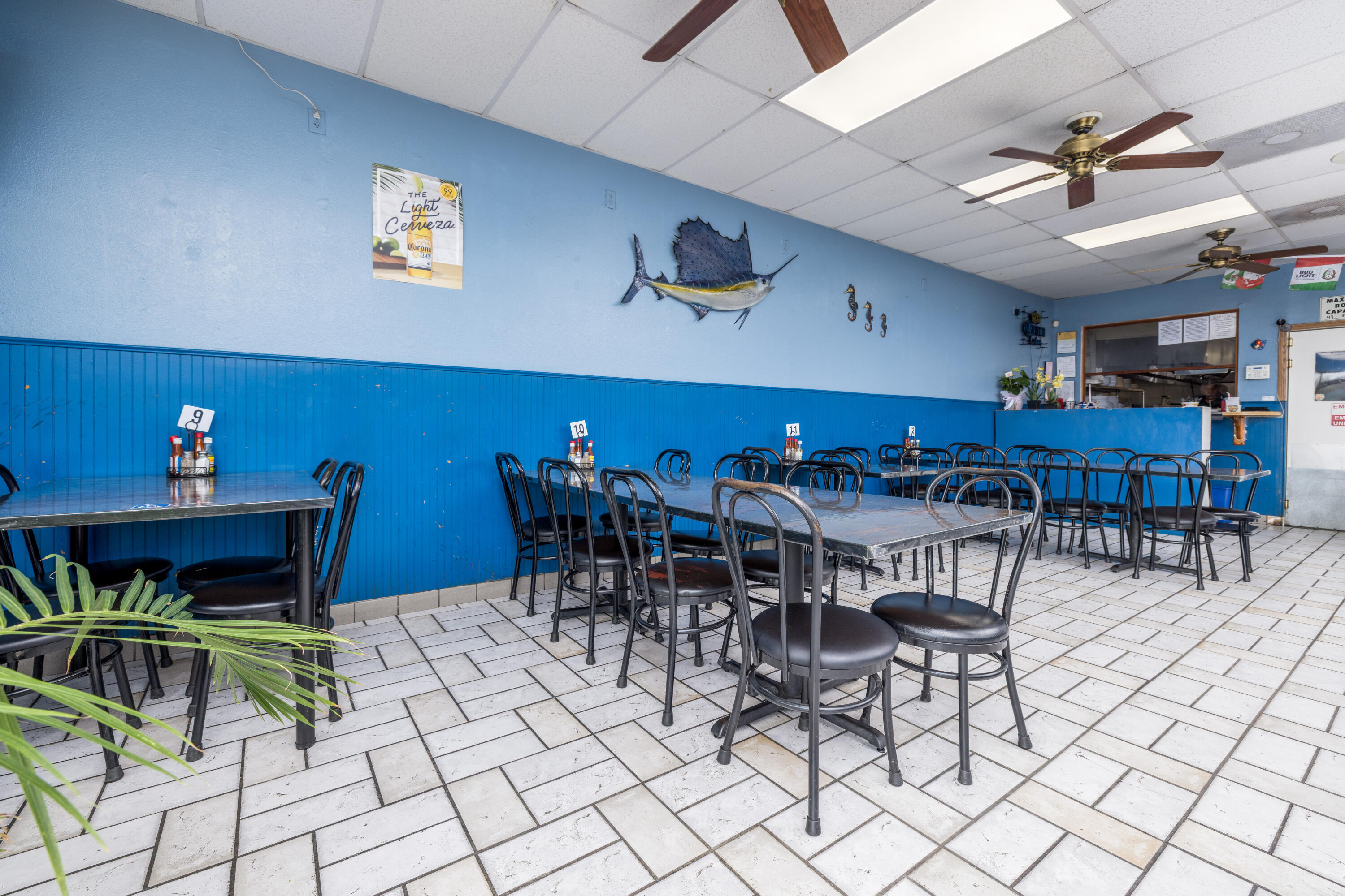 561 W Bardsley Ave, Tulare, CA 93274