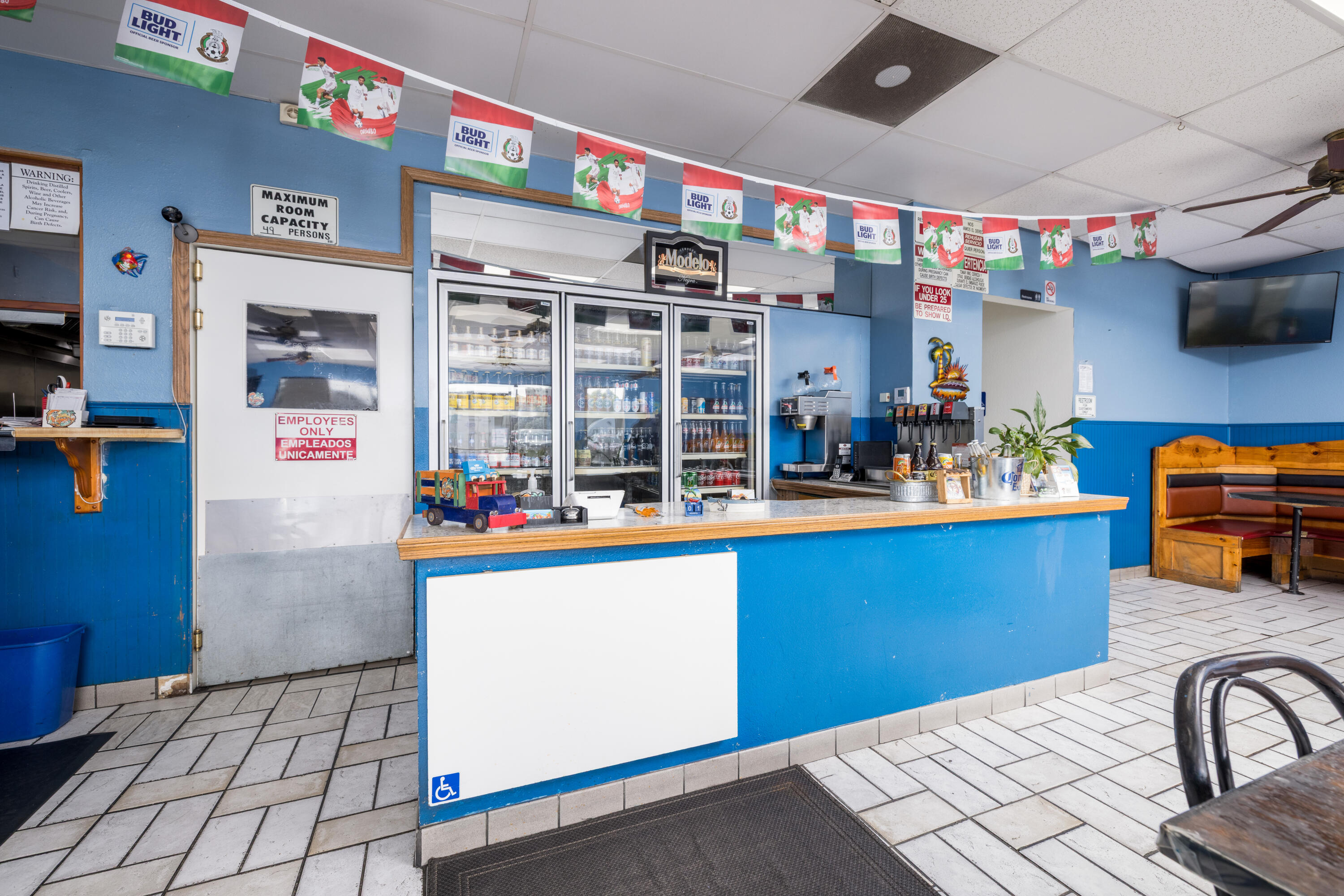 561 W Bardsley Ave, Tulare, CA 93274